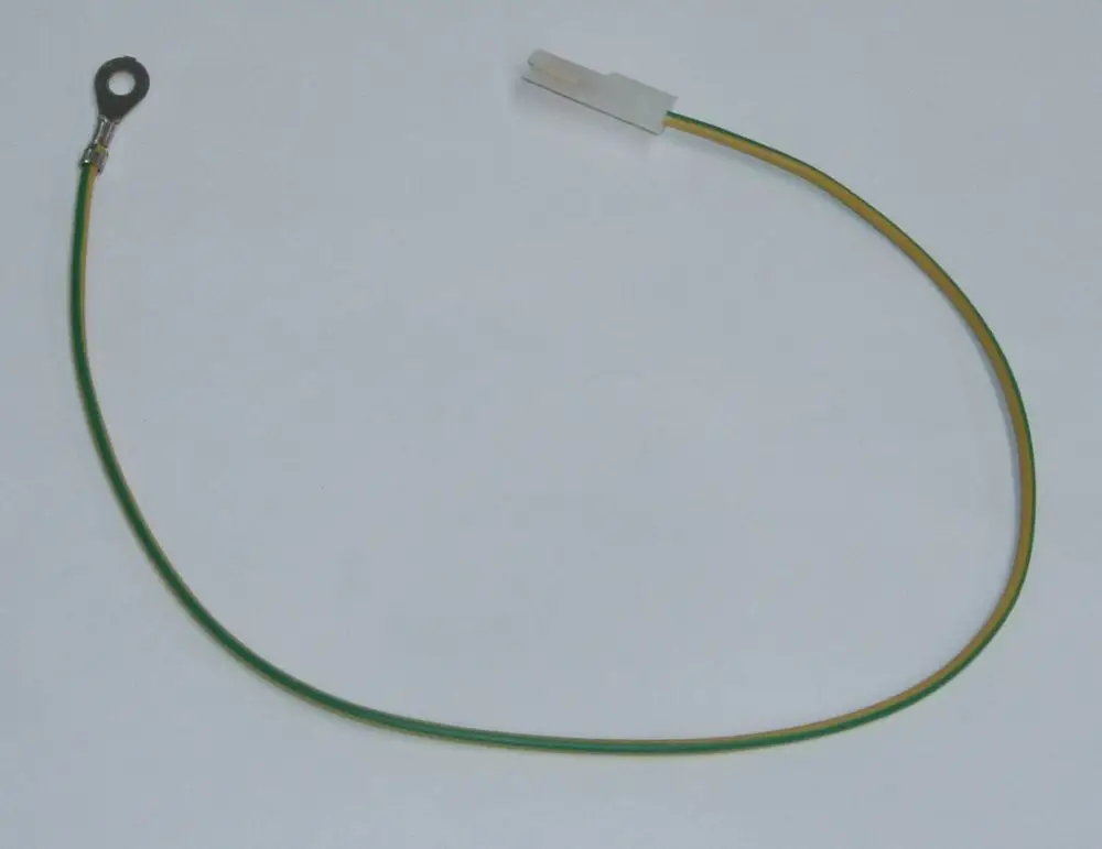 Kabel mit einer ringförmigen Anschlussschuh und einem steckbaren Anschluss, geeignet für die Erdung, verwendet für DAIKIN Heizsysteme.